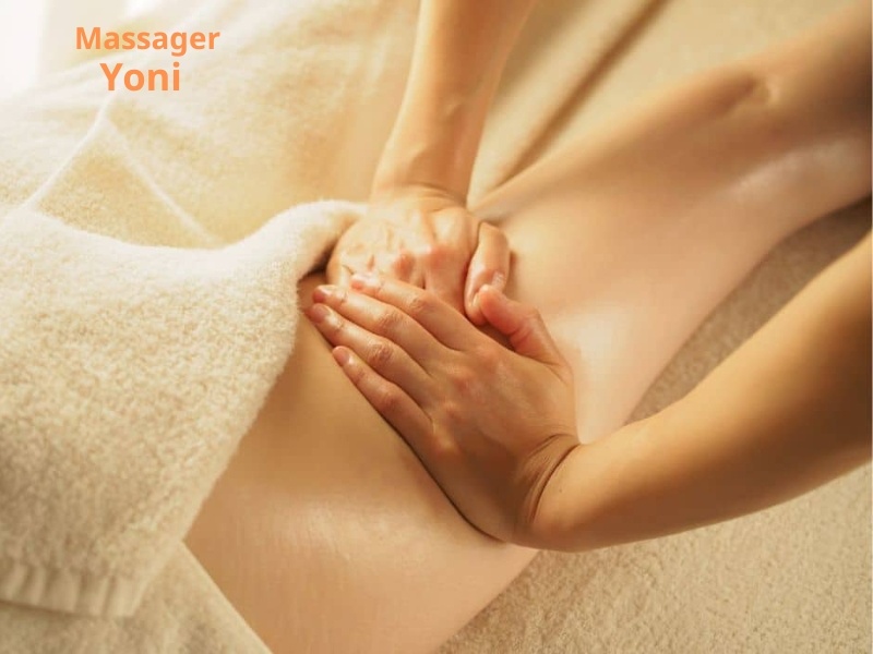 Massage yoni chậm rãi, giúp phụ nữ nhận diện rõ hơn về các vùng có khả năng mang lại khoái cảm cao.