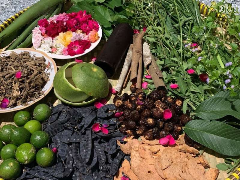 Dầu Gội Thảo Dược Thiên Nhiên Giúp Tóc Chắc Khỏe Tự Nhiên